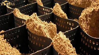 Optimization Design of Geocell Composite Structures Based on Different Fillers