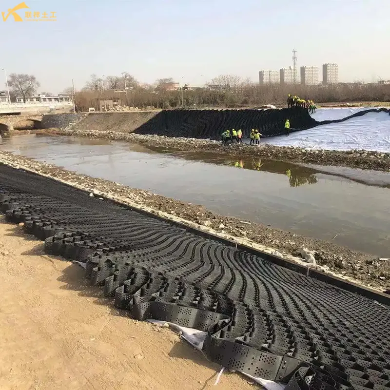 Nodal Connection Method of Geocells in River Engineering