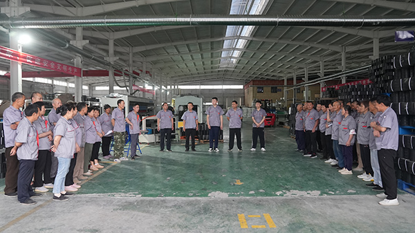 Our Team - Regular Meeting Before Leaving Get Off Work In The Workshop