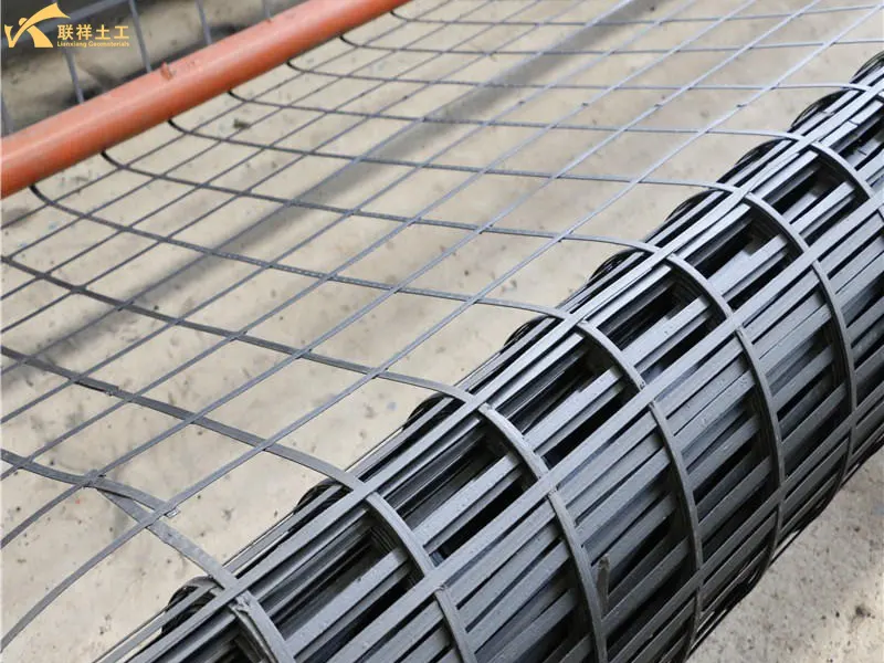 Steel-Plastic Geogrid in Production