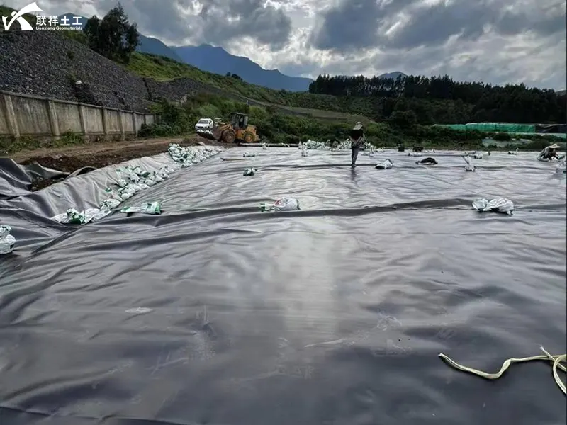 Geomembrane Double-Track Hot Wedge Welding Machine in Operation Geomembrane Double-Track Hot Wedge Welding Machine in Operation